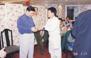Sifu Leong Lai Kong presenting a gift to Grandmaster