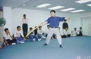 Grandmaster demonstrating the tai chi saber form in the seminar