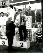 Grandmaster receiving the prize for his Team